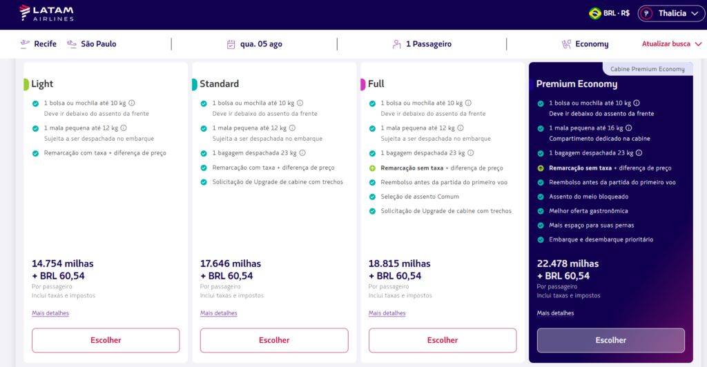 Captura de tela do site da LATAM Airlines mostrando a comparação das tarifas Light, Standard, Full e Premium Economy com seus respectivos valores em milhas e taxas para o mesmo voo, ilustrando o guia de como comprar passagens com milhas.